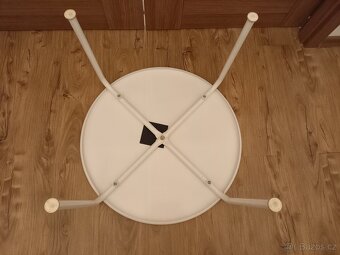 kulatý kovový stolek o průměru 65cm - 2