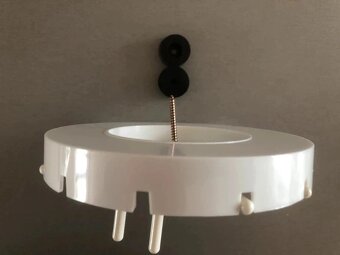 Otočný zásobník na niťové cívky - 2