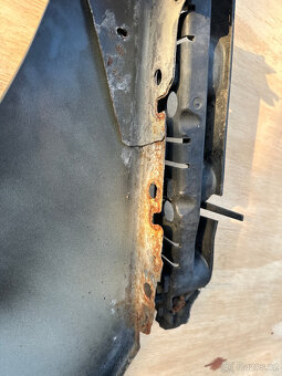 PRODÁM LEVÝ BLATNIK PEUGEOT 407 - 2