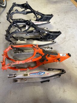 Rámy a kyvné vidlice KTM SXF 250/350 - 2