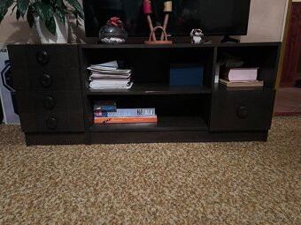 Tmavá obývací stěna - 2