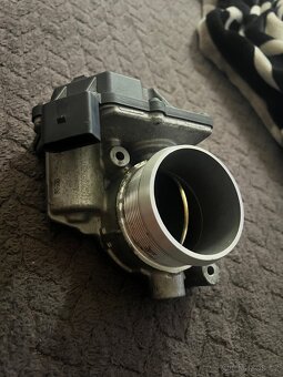 Škrtící klapka Audi 3.0 TDi - 2