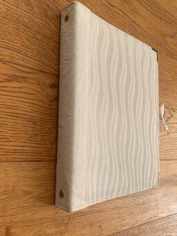 Bílé samolepící fotoalbum se stuhou - 2