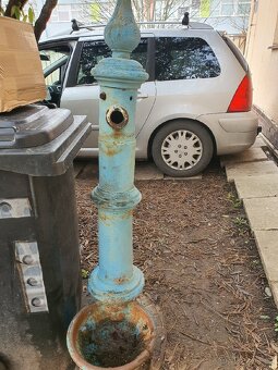 Prodám litinové pítko - 2