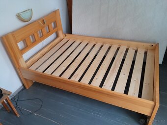 Dřevěná postel z masivu - 2