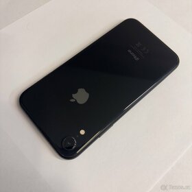 iPhone XR 64GB black, pěkný stav, 12 měsíců záruka - 2