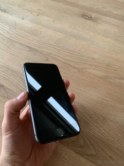 Apple iPhone 8 64gb-baterie 80%- dobrý stav - 2