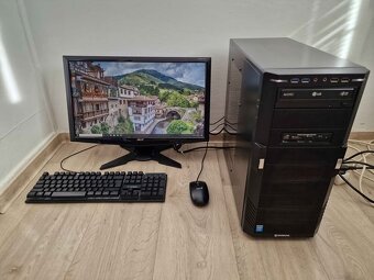 Čtyřjádrový Počítač s lcd Monitorem na filmy internet hry at - 2