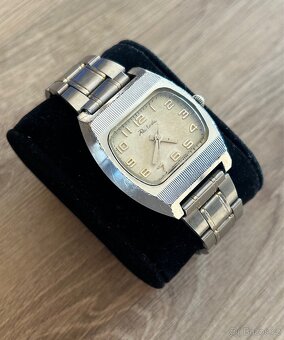 Mechanické hodinky Raketa TV - 2
