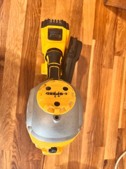 Hřebíkovačka DeWALT pro hřebíky 32 ~ 90 mm - 2