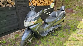 Skútr Suzuki Burgman 400 - 2