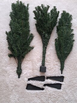 Umělý vánoční stromek - 3 díly - výška 180 cm - se stojánkem - 2