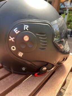 ROOF Boxer V8 – vel. 60 (L), matná černá + zrcadlové plexi + - 2