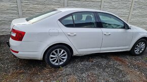 Škoda Octavia III sedan výřez karoserie blatník - 2
