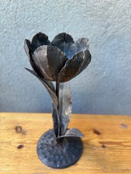 Ručně kovaný svícen ve tvaru květu - 2