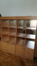 Vitrína s policemy - 2