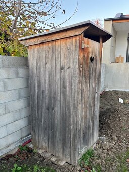 Dřevěná kadibudka - 2