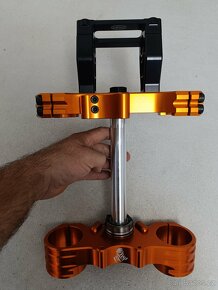 Nové eloxové brýle KTM 990 adventure - 2