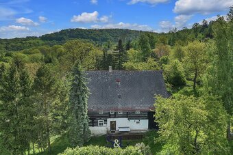 Historický rodinný dům s charakterem chalupy z 18. století – - 2