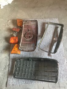 Mercedes Benz maska 300 D přední mřížka,blinkry - 2