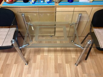 Skleněný jídelní stůl - 2