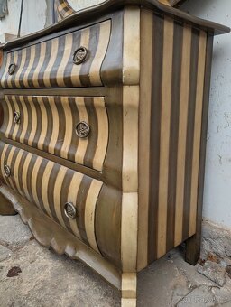 Luxusní komoda a rám zrcadla Theodore Alexander - 2