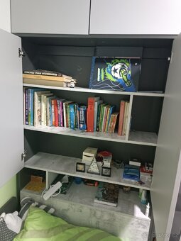 Dětská šatní skříň +postel a matrací - 2