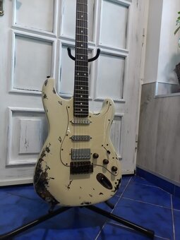 Elektrická kytara Stratocaster Relic - 2