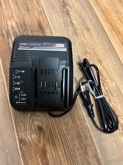 Nabíječka baterii einhell - 2