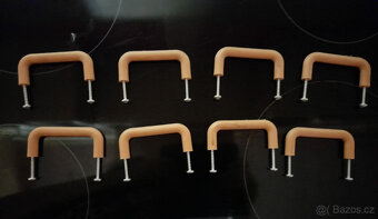 Úchyty na skříňky.. - 2