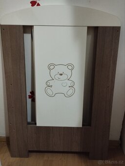 Dětská postýlka + komoda + doplňky - 2