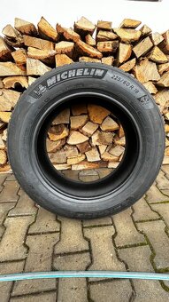 Michelin 225/60 R18 - 2