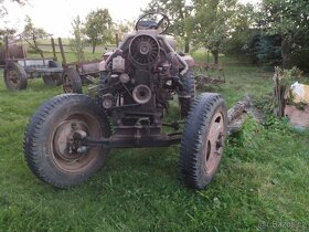 Traktor domácí výroby - motor RS09 (GT124) - 2