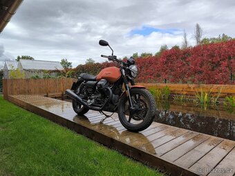 Moto Guzzi V7 Stone - 2