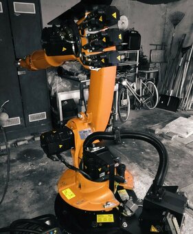 Robot KUKA KR16 L6 ARC, ZH6 II s řídicí jednotkou KRC2 Ed05 - 2