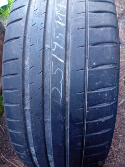 Prodám Sadu pneu 225/45/19 - 2