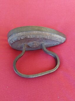 Starožitná ocelová nahřívací žehlička - 2