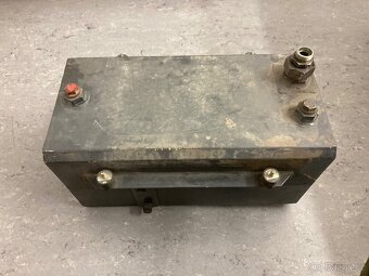 Nádrž hydrauliky cca. 30 l včetně filtru - 2