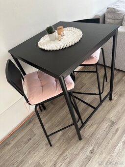 Vysoký jídelní stůl plus židle - 2