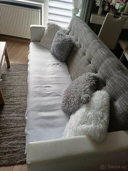 Pohovka třímístná - 2