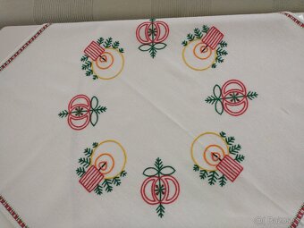 Pěkné vánoční dečky a ubrus - 2