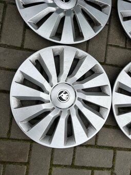 4x originál poklice Škoda R16 - zachovalé - 2