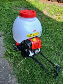 Benzínový  postřikovač - 2
