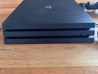 PlayStation 4 Pro 1TB + 1 ovladac - 2
