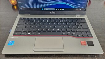 Dotykový notebook Fujitsu Lifebook U7411 - 2