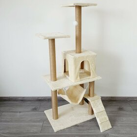 Stabilní škrabadlo pro kočky/ kočičí strom, v:133 cm - nové - 2