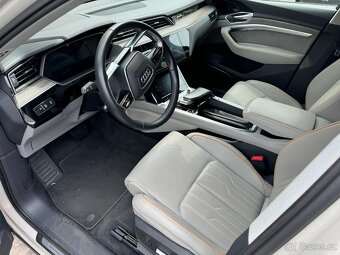 Audi E-tron 55 300kW plná výbava najeto 59 tis km nový motor - 2