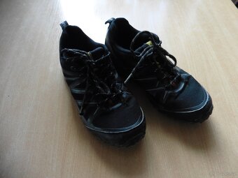 Černé sportovní boty UMBRO vel. 38 cm - 2