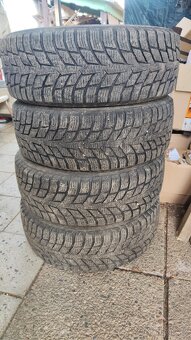 215/60R17 - 2