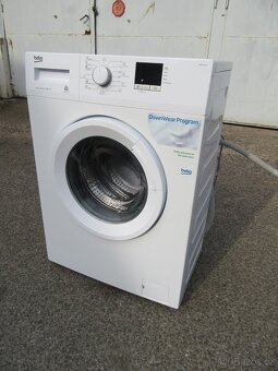 Nabízím pračku Beko přední plnění na 6 kg prádla. Jako nová. - 2